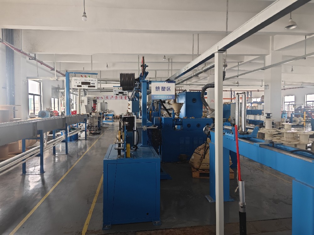 Extrusion area with extruder, cooling trough and haul-off